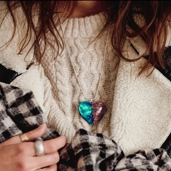 Natural Scenery pendant Heart turquoise and Sand Color Pendant Necklace - Picture 2 of 9